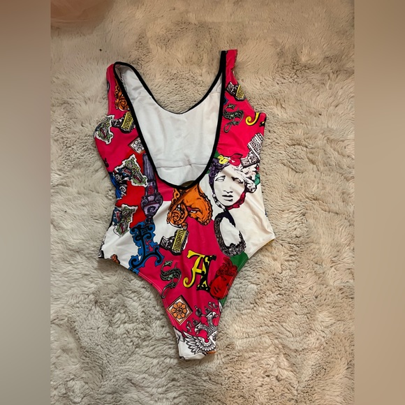 Versace - Picture 2 of 2